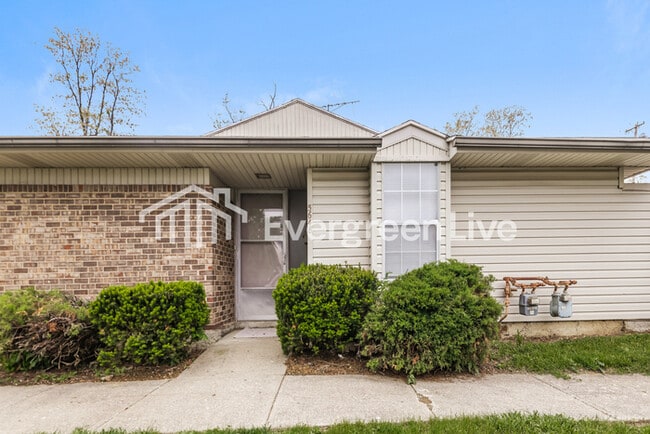 Building Photo - 5648 Troy Villa Blvd