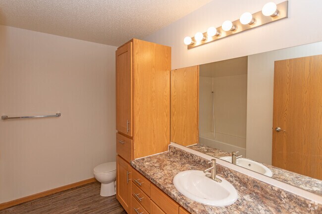 2BR, 2BA - 1,010 – 1,200SF