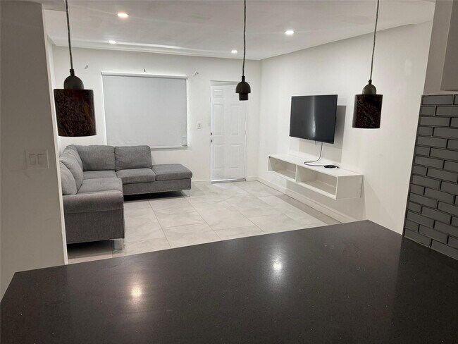 Building Photo - 2201 Greene St. Unit 1