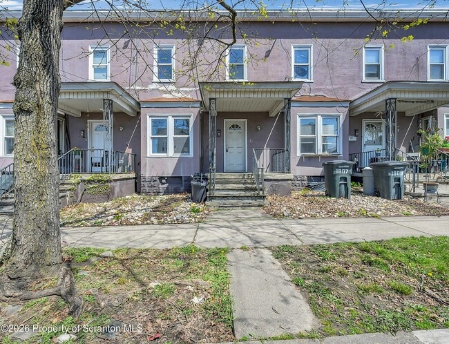 Building Photo - 1807 Green Ridge St