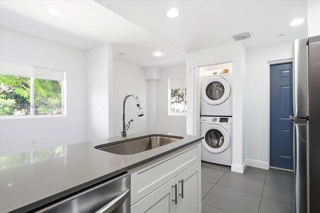 Photo - 541 NW 33rd St Unidad 5