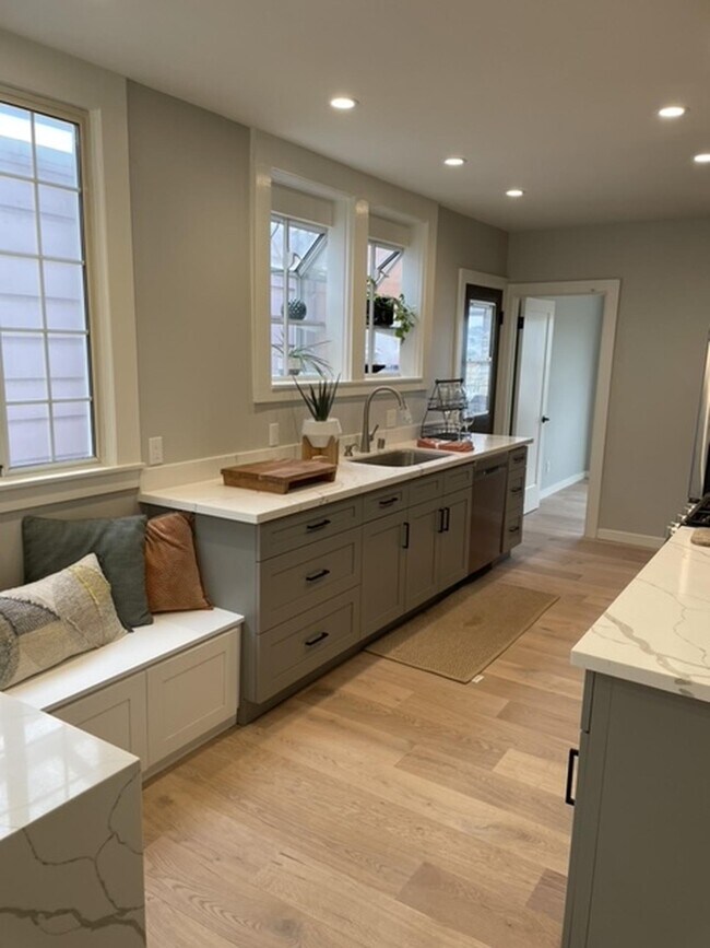 Photo - Stunning Outer Mission apartment near Cayu...