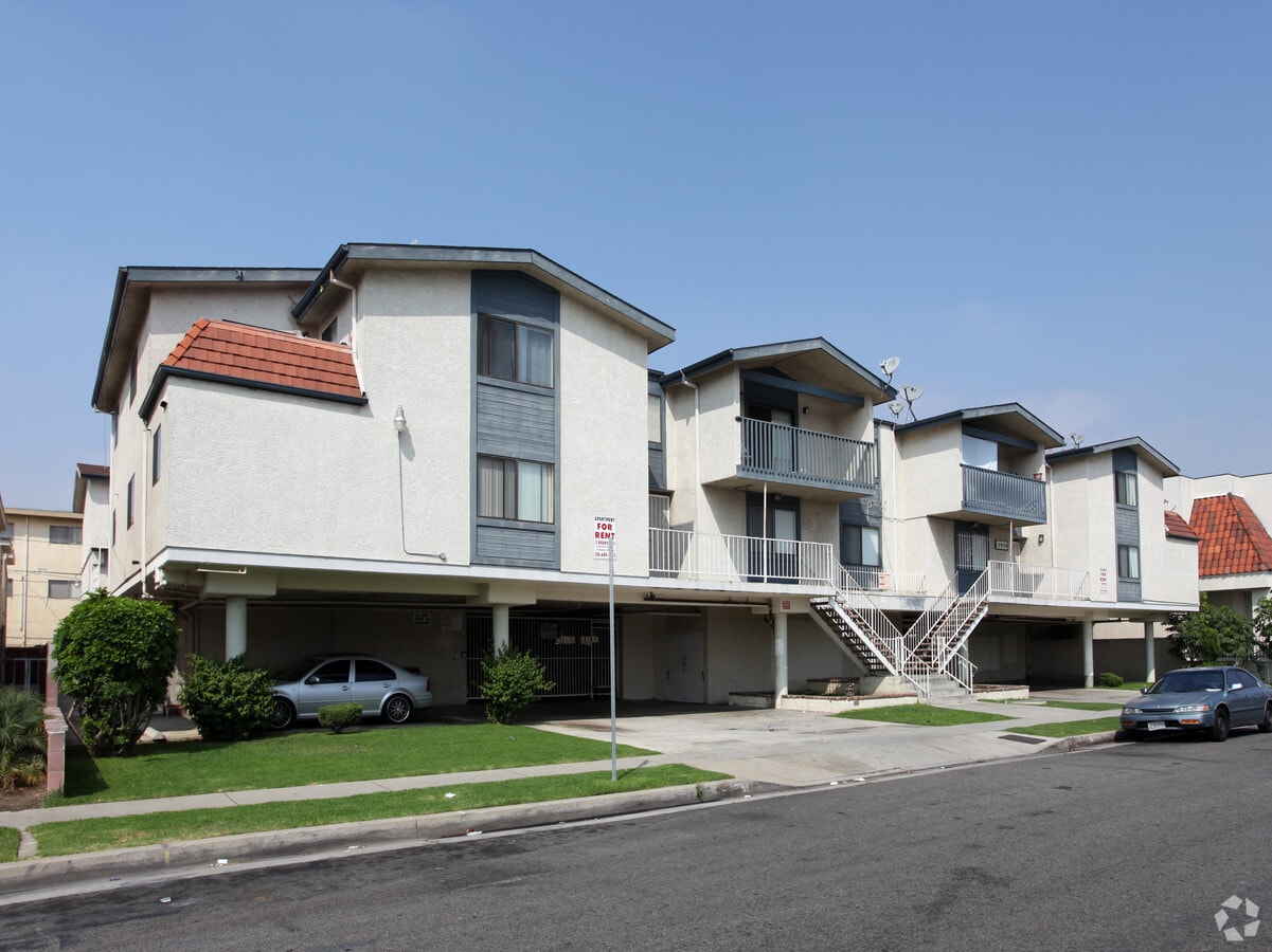 Photo - 12909 Cordary Ave