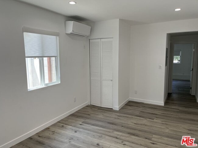 Photo - 5901 1/2 Encino Ave