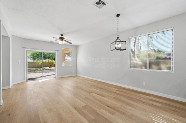 Photo - 1711 W Twain Ct