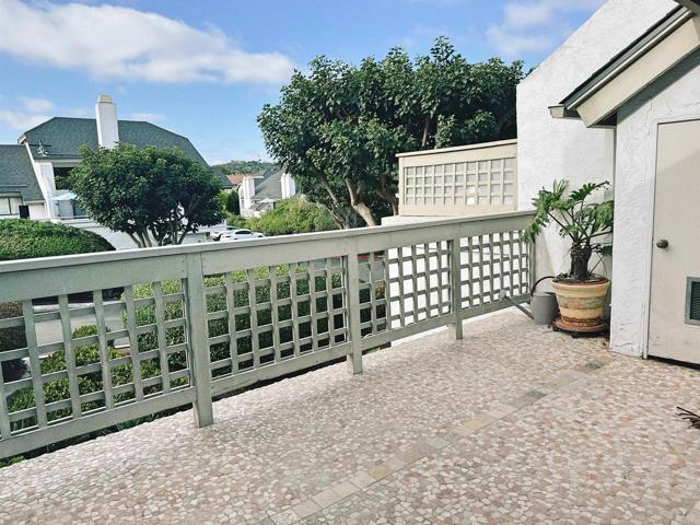 542 Via De La Valle Unit J