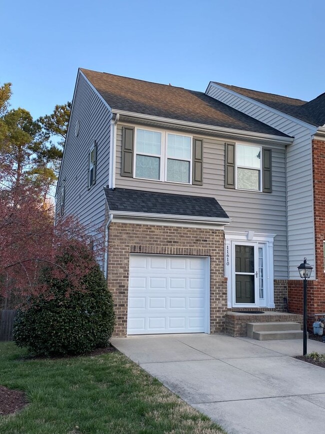 Building Photo - -- AVAILABLE MAY 8TH -- 3 BR / 3.5 BA End Unit Townhome, Available May 8th!