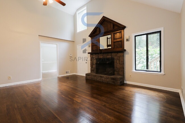 Photo - Move in before October 31st and choose you...