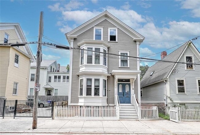 Building Photo - 98 John St Unit 2