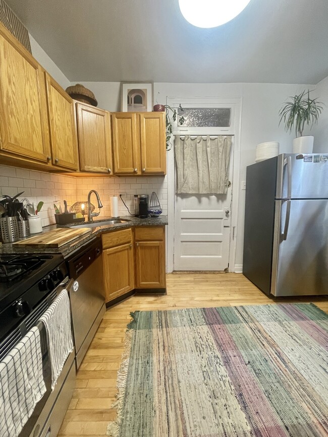 Photo - 3915 N Southport Ave Unit 2W