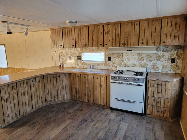 Photo - 1692 Williams Dr