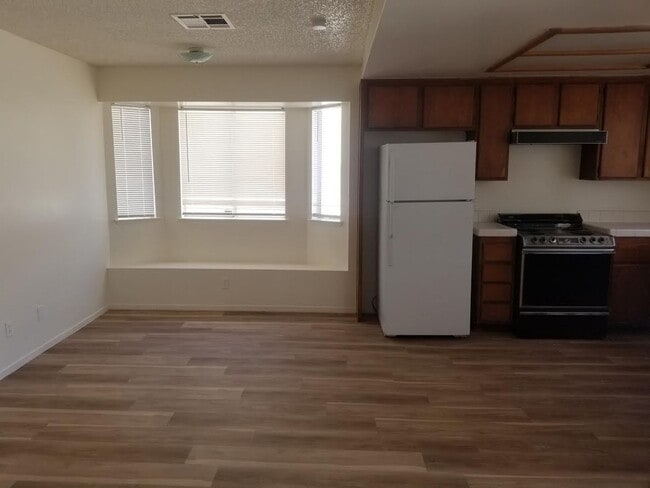 Photo - Single Story- 3 Bedroom!!