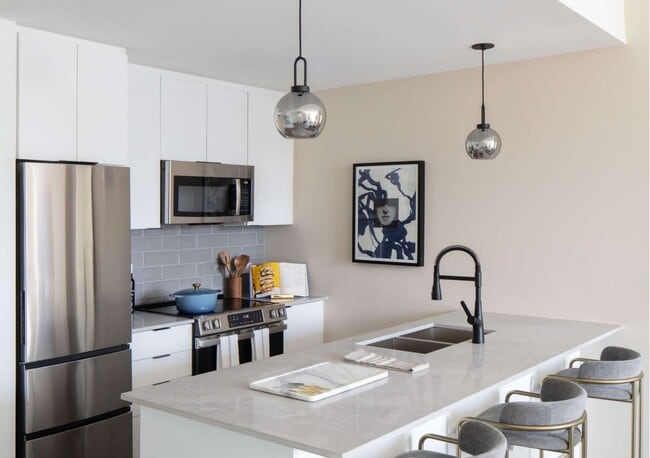 Building Photo - 285 NW 32nd St Unit A12