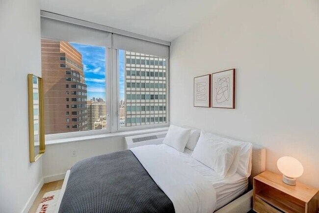 Photo - 180 John St Unit 901
