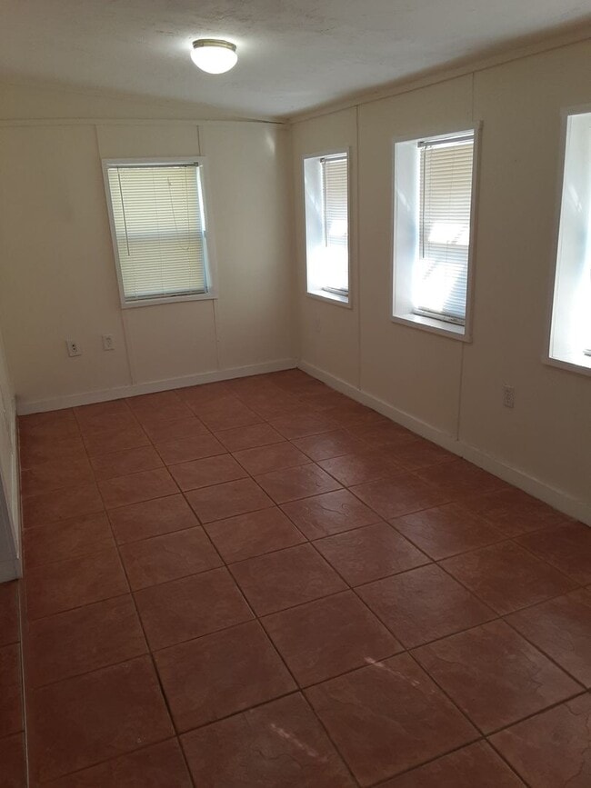 Photo - Annual unfurnished 2/1 SFH near Ringling College