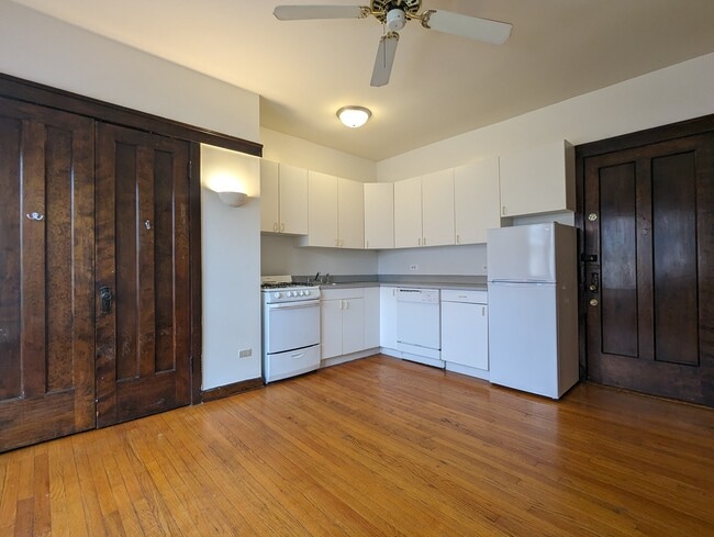 Photo - 812 W Waveland Ave Unit 14