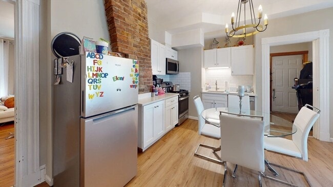 Building Photo - 74 Kenwood St Unit 1 Rental