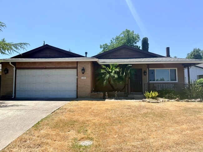 Building Photo - 3-BED 2-BATH WITH SPACIOUS BONUS FAMILY ROOM IN QUIET NEIGHBORHOOD