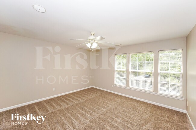 Photo - 126 Centerpoint Dr