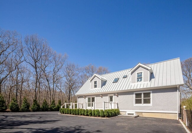 Photo - 464 Three Mile Harbor Hog Creek Rd