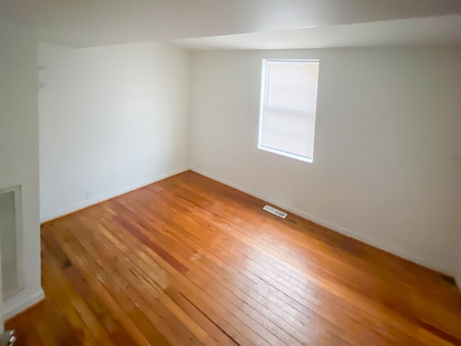 Photo - 1044 Farmer St