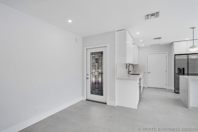 Photo - 46 SW 9th Ave