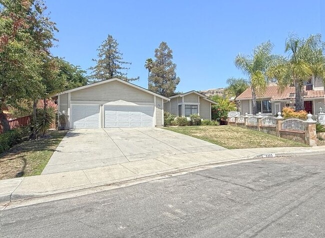 Building Photo - Single Story Evergreen Home at the Middle of a Cul-De-Sac!