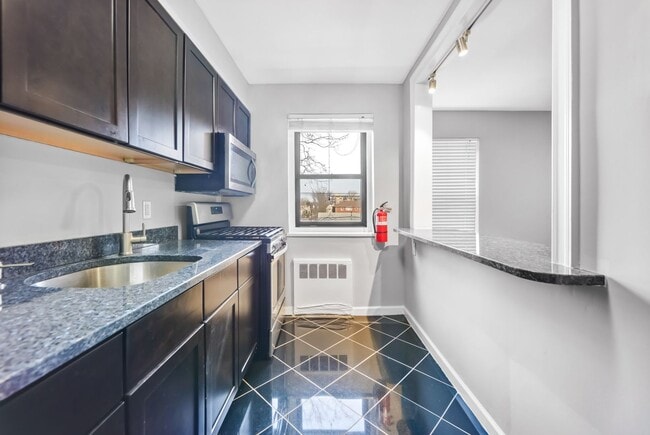 2339 Hudson Terrace Unit D17