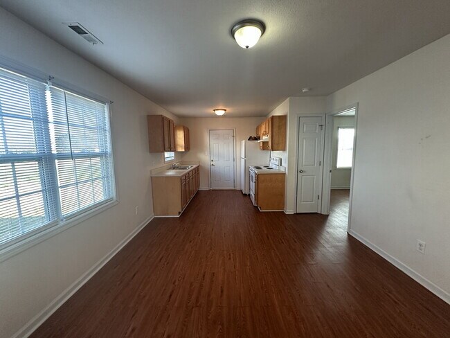 Photo - 121 Simmental Ln