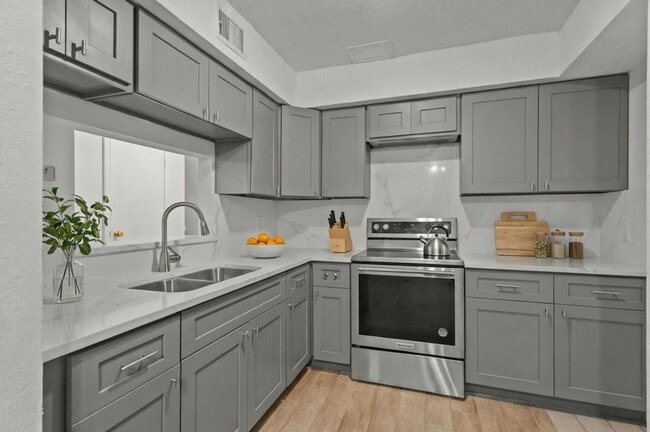 Building Photo - 11002 Hammerly Blvd Unit 61