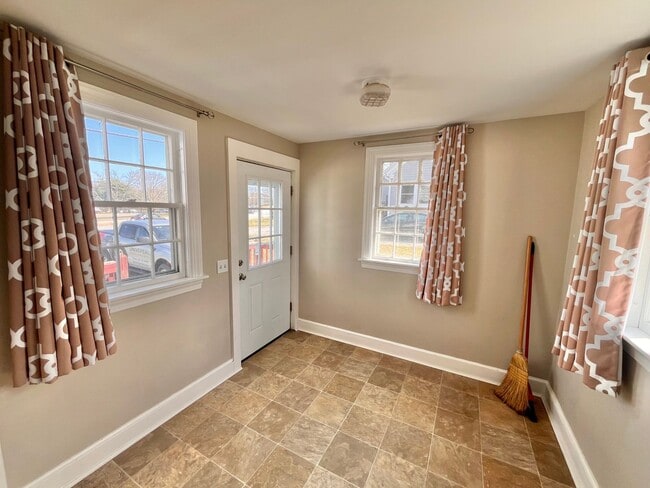 Photo - 1430 Woodbury Ave
