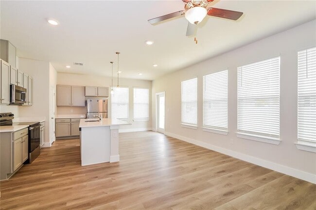 Photo - 332 Whiteheart Dr