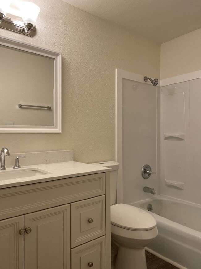 Photo - Nice 1bed 1 bath condo near Green Lake.