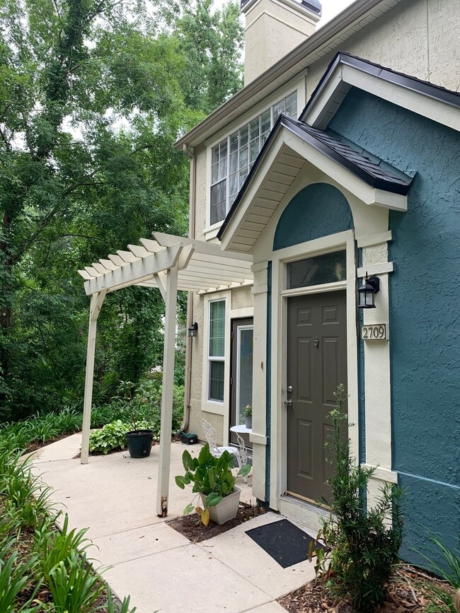 Building Photo - 13703 Richmond Park Dr N