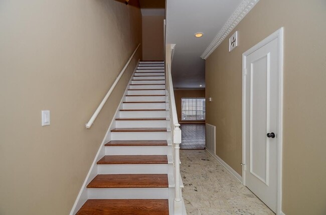 Photo - 573 N Post Oak Ln