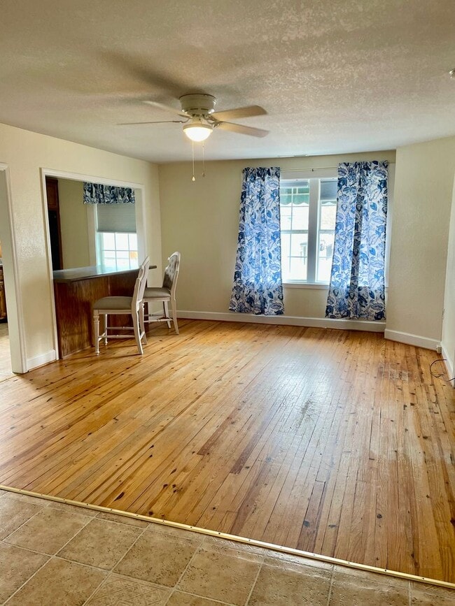 Building Photo - Willow Street Unit Willow Street 40A