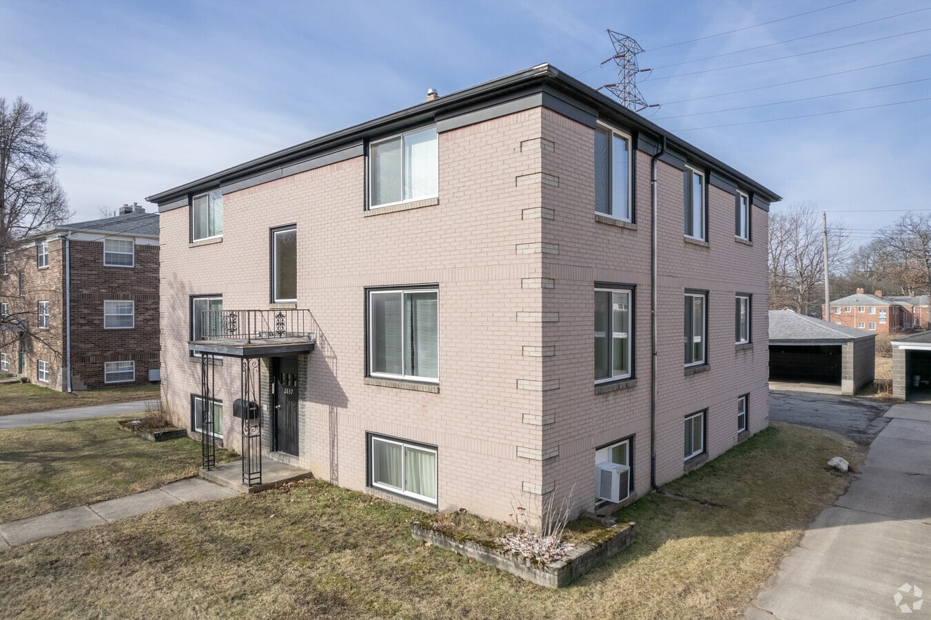 Photo - 2637 Whiteway Rd Apartments