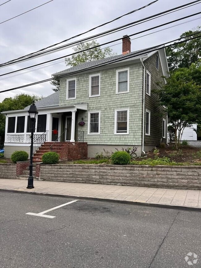Building Photo - 303 E Main St Rental