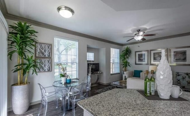 Building Photo - 1 bedroom in Stafford TX 77477 Unit 1292 Rental