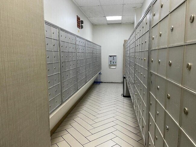 Photo - PACIFIC GRAND studio, sec, A/C, pool, pkg ... Unit 709