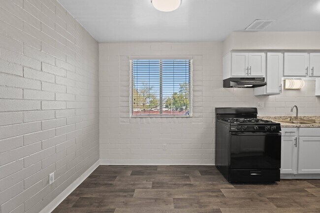 Photo - Zona Village