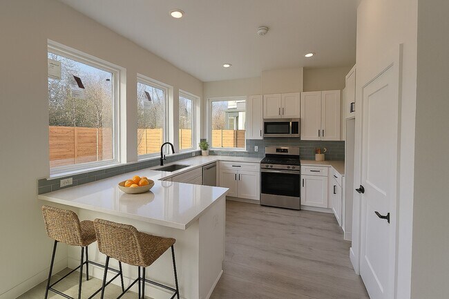 2000 Riverside Farms Rd