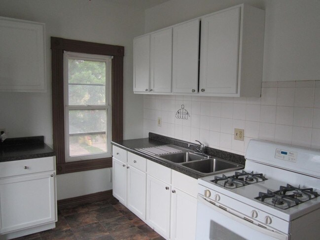 Photo - Saxton Apartments
