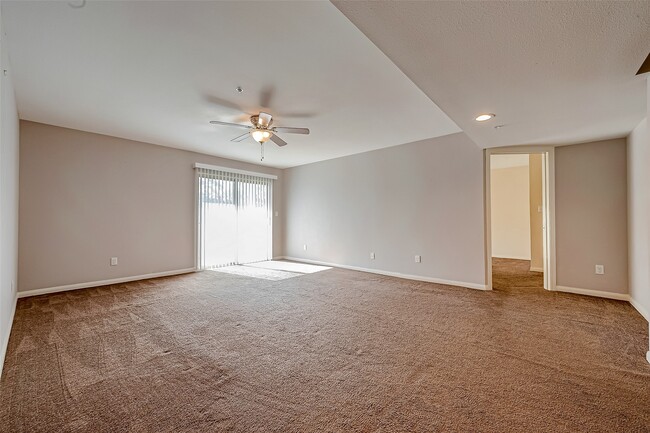 Building Photo - 8415 Hearth Dr Unit 21