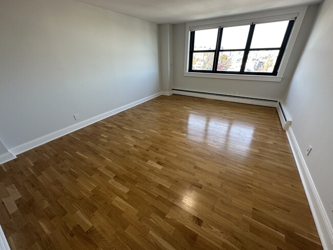 Photo - 151 G St