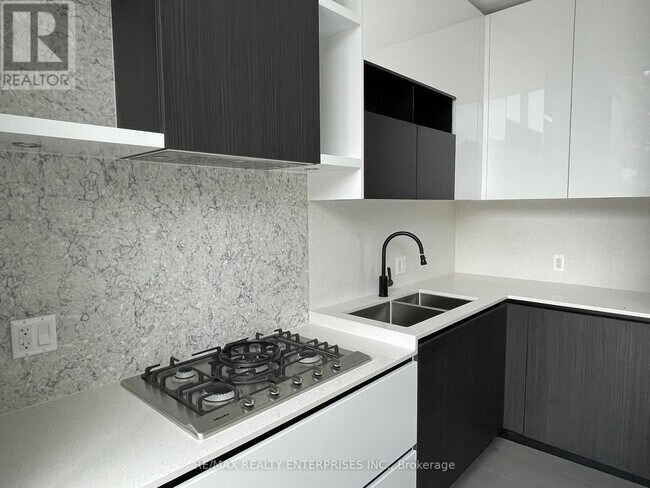 Photo - 55 Port St E Unit 103