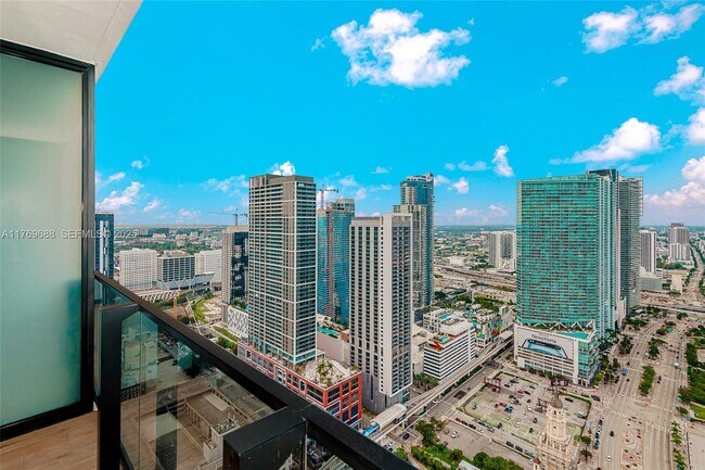 Photo - 398 NE 5th St Unidad 4008