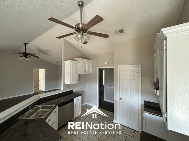 HORN LAKE STUNNER! 3BR/2BA | Vaulted Ceilings & Fireplace | Covered Patio & Garage!