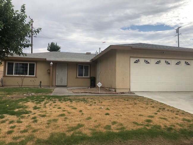 4 bedroom 2 bathroom Barstow Home! - 4 bedroom 2 bathroom Barstow Home!