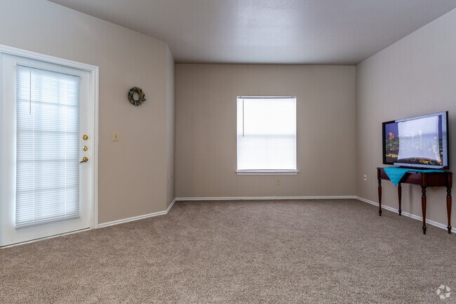 2BR,2BA-950SF - Villas of Remond